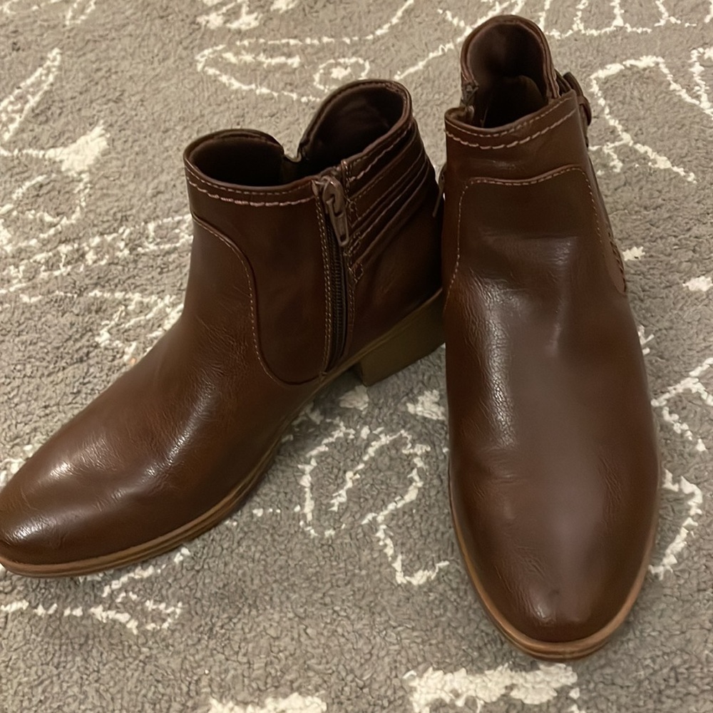 Baretraps Medley Brown comfy ankle booties - Picture 7 of 13
